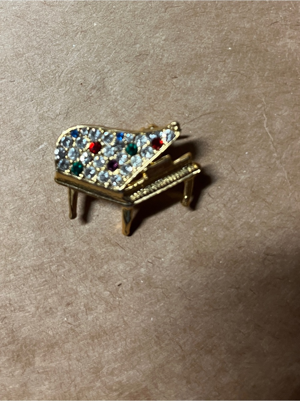 Sparkly grand piano w/colored rhinestones pin/broach